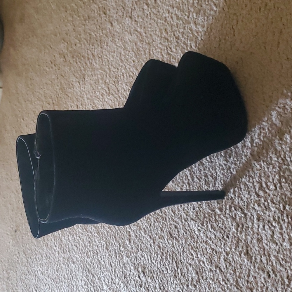 Bumper Black Booties size 7.5